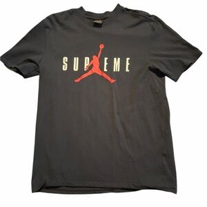Supreme Jordan mens M black shirt